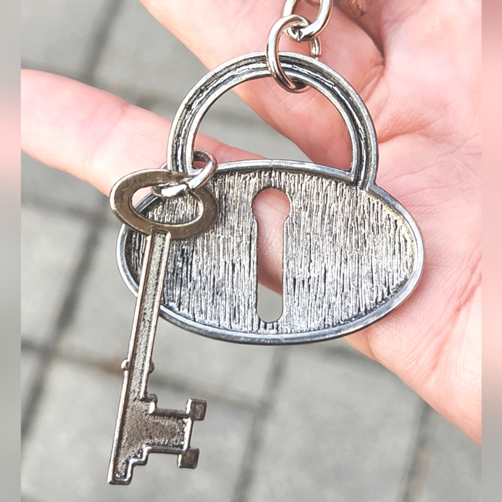 Hot Topic Lock & Key Keychain/Purse Charm - Picture 6 of 6